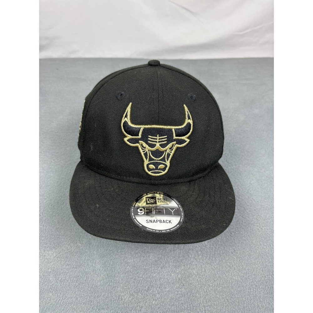 Chicago Bulls Hat Cap Snap Back Mens One Size Black Gold NBA Basketball New Era